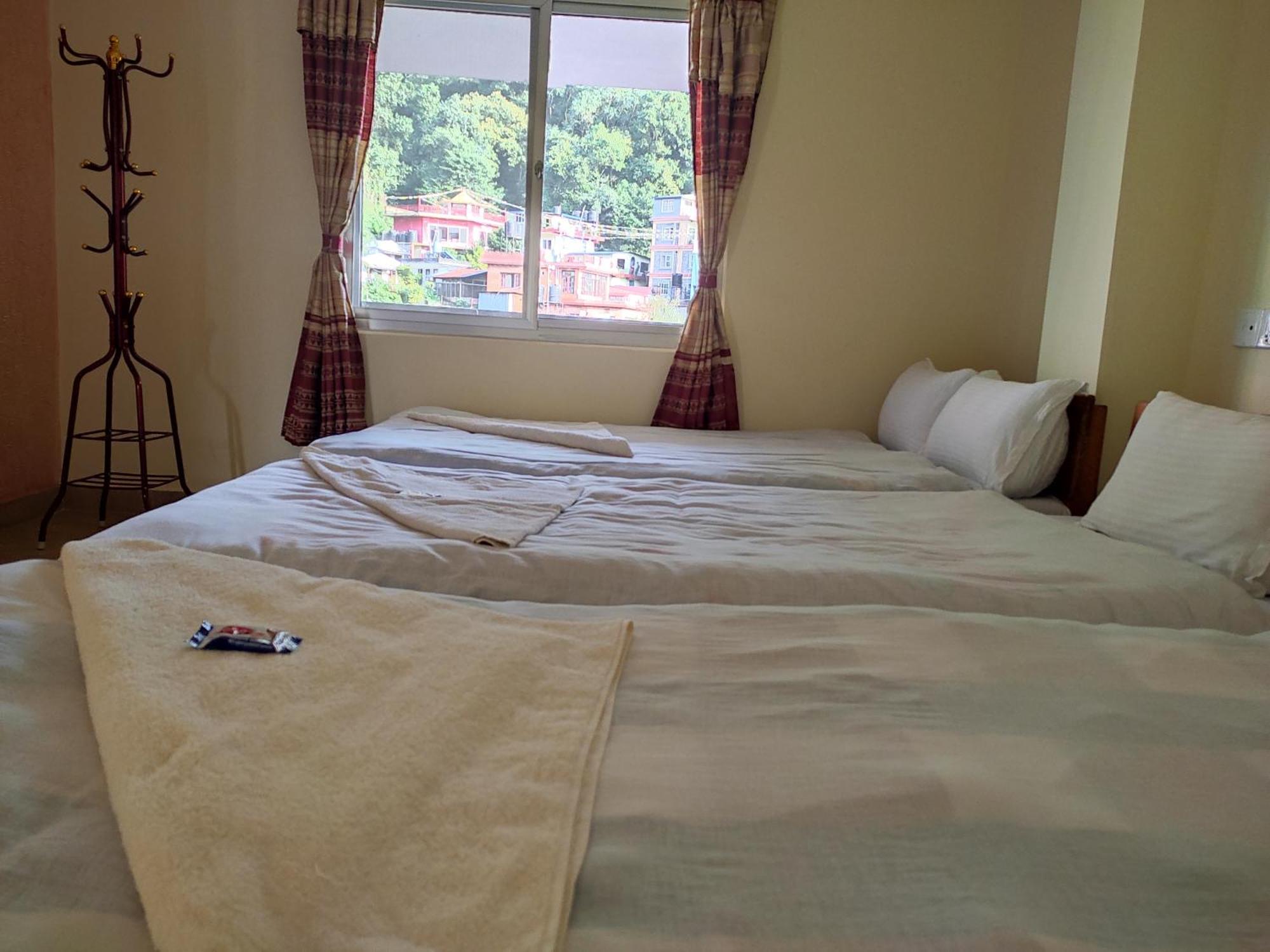 Hotel Green Hill View Pokhara Bilik gambar