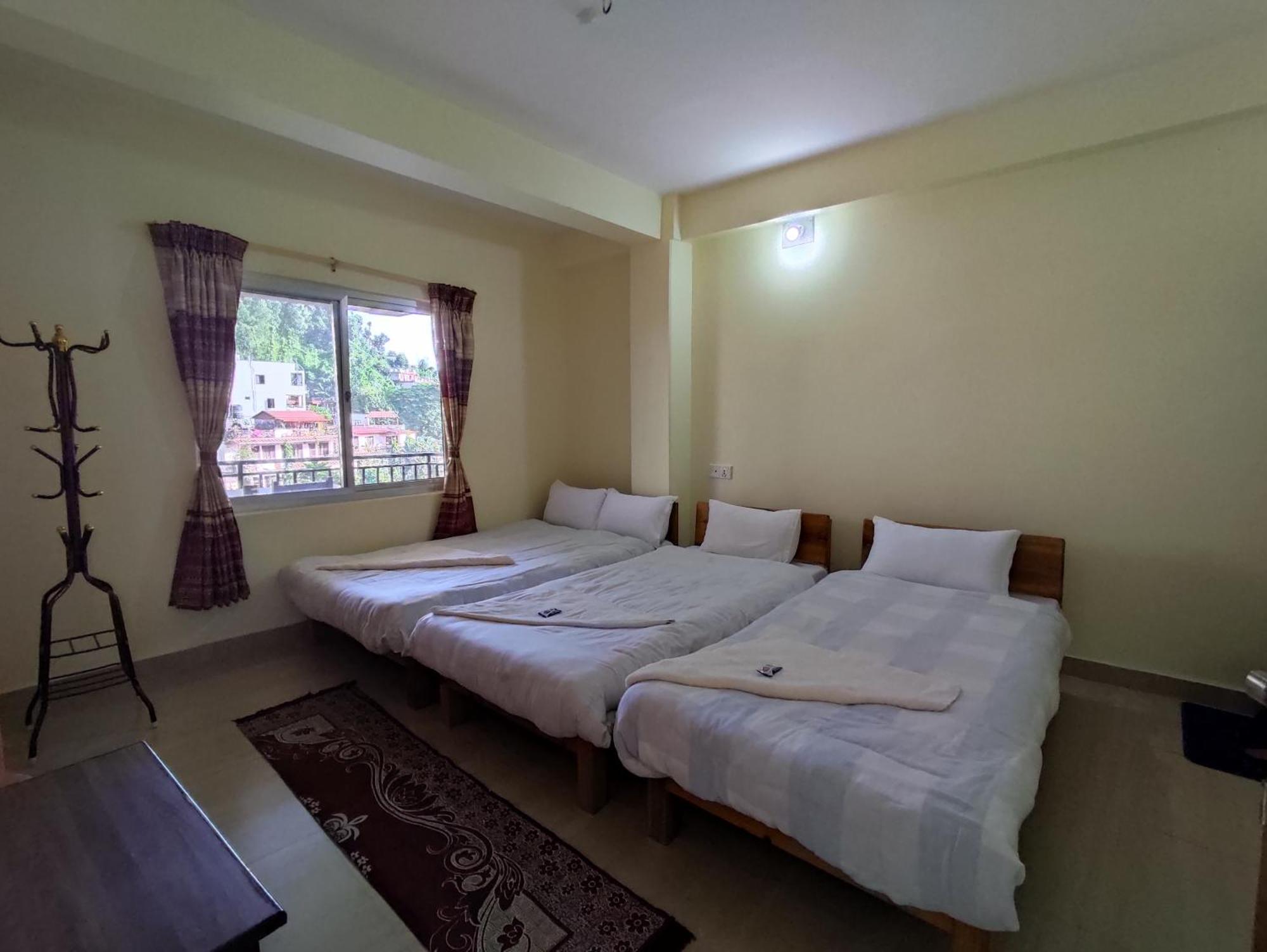 Hotel Green Hill View Pokhara Bilik gambar