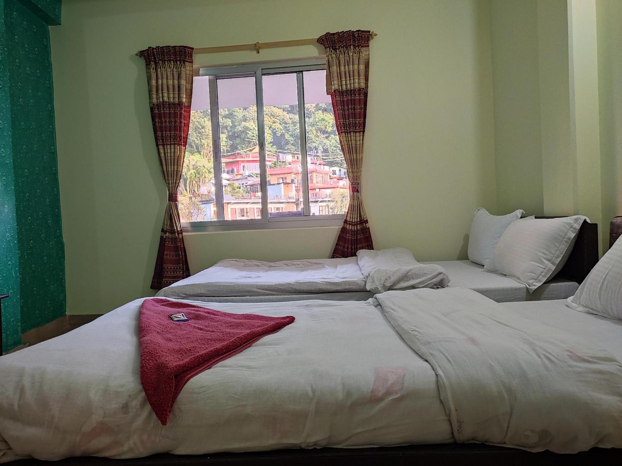 Hotel Green Hill View Pokhara Bilik gambar