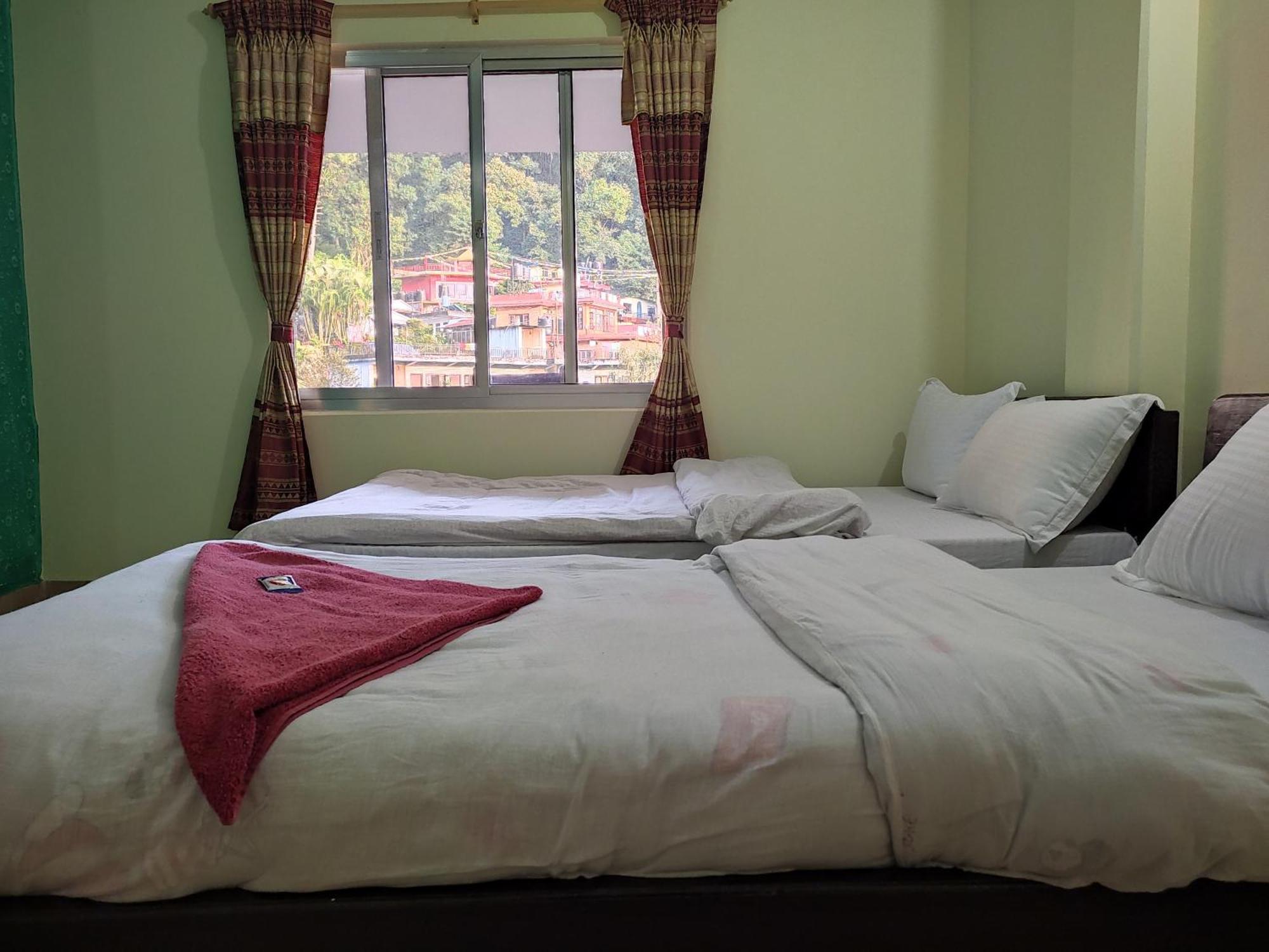 Hotel Green Hill View Pokhara Bilik gambar