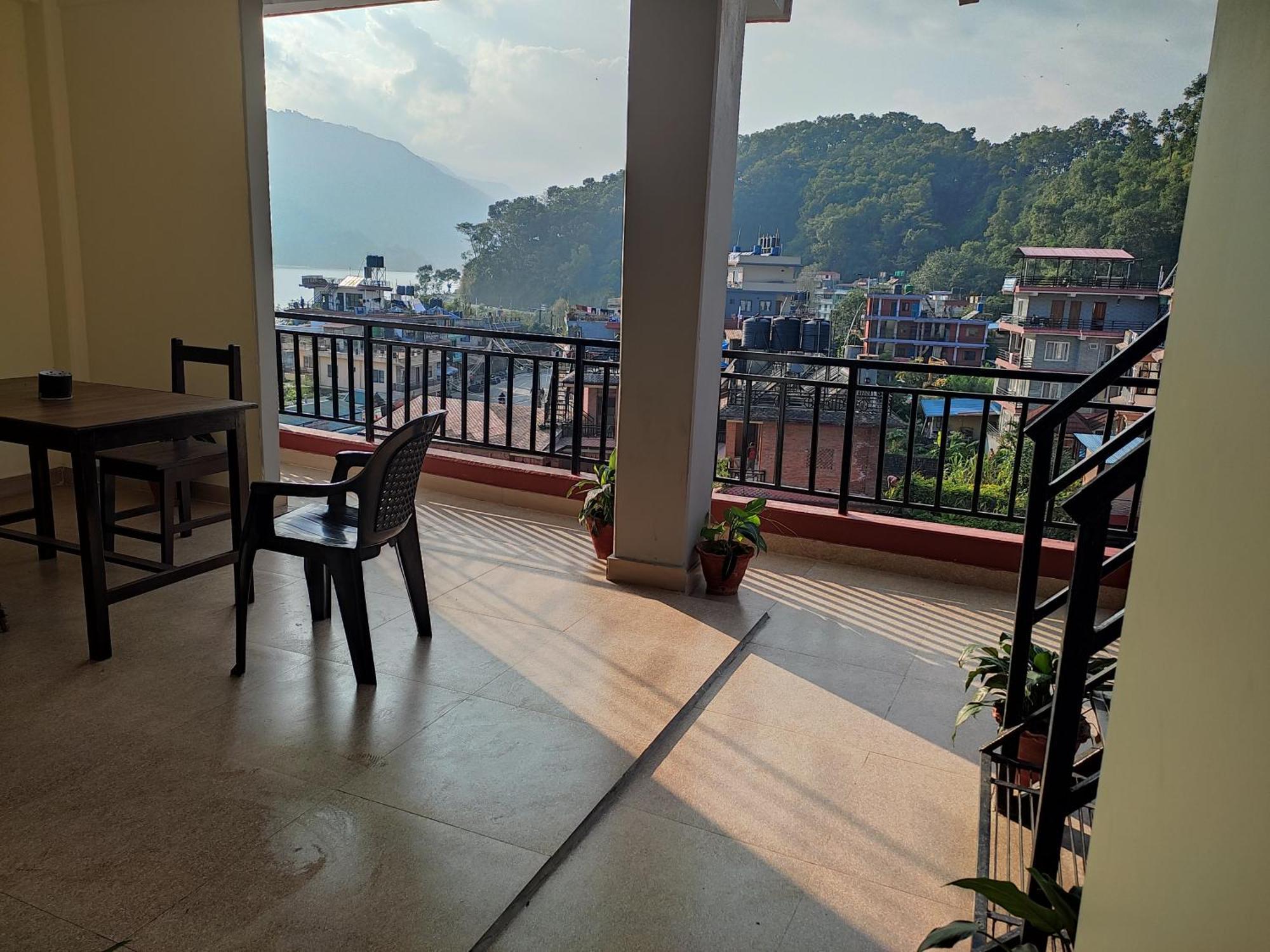 Hotel Green Hill View Pokhara Bilik gambar